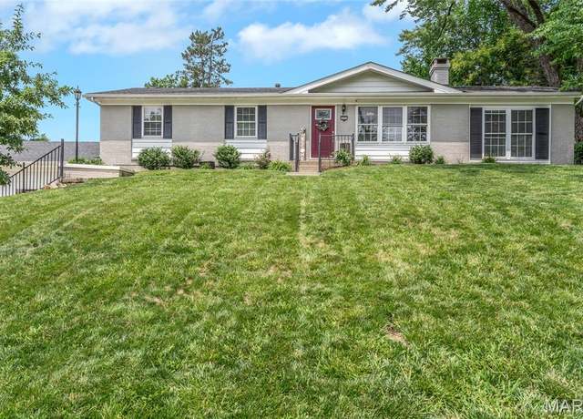 Property at 4004 West Dr, St Peters, MO 63376, 3 beds, 2 baths