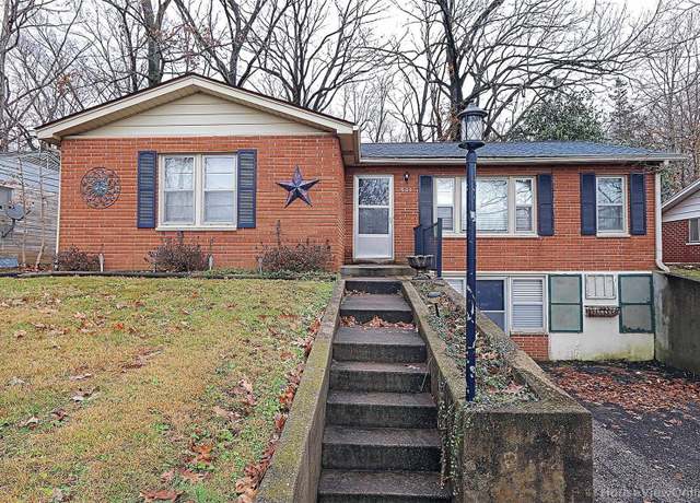 Property at 820 Sharon Dr, Cape Girardeau, MO 63701, 3 beds, 2.5 baths