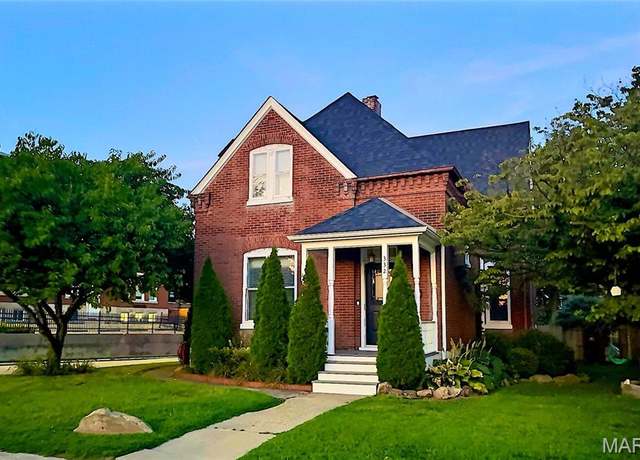 Property at 332 N 6th St, St Charles, MO 63301, 3 beds, 2 baths