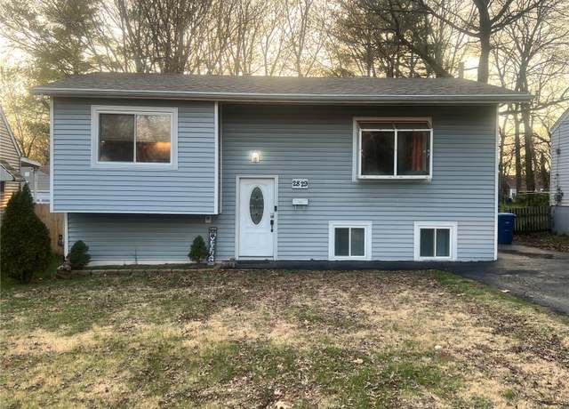 Property at 2829 Wismer Ave, Overland, MO 63114, 3 beds, 2 baths