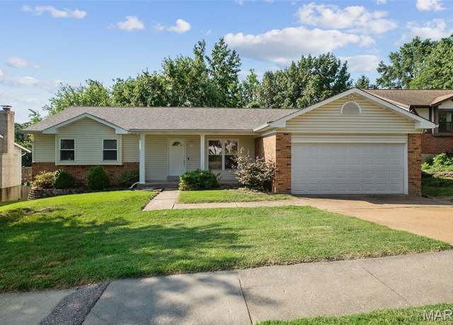 Property at 3620 Mango Dr, St Louis, MO 63129, 3 beds, 2.5 baths