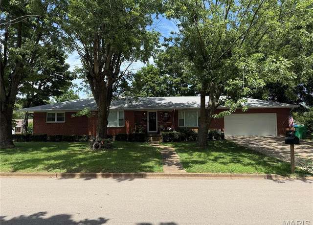 Property at 303 Carter St, Farmington, MO 63640, 3 beds, 2 baths