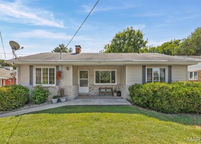 Property at 2303 W Delmar Ave, Godfrey, IL 62035, 2 beds, 1.5 baths
