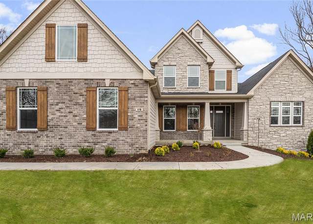 Property at 19 Beaver Dr, Creve Coeur, MO 63141, 5 beds, 4.5 baths
