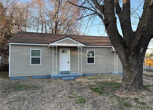 Property at 2012 Bradley, Kennett, MO 63857, 3 beds, 1 bath