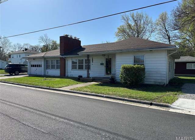 Property at 300 W Hood St, Sparta, IL 62286, 2 beds, 1 bath