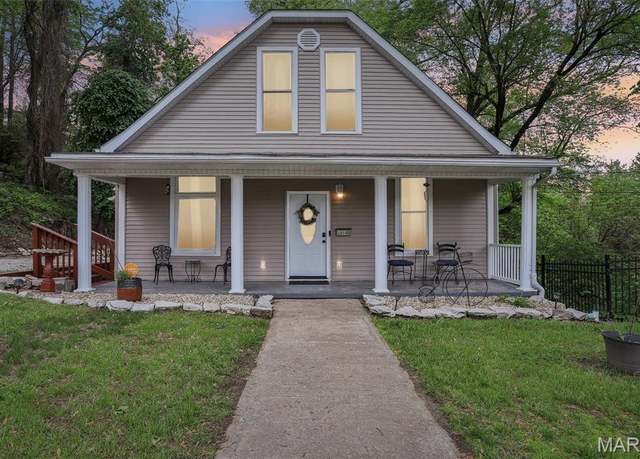 Property at 344 Dry St, Alton, IL 62002, 5 beds, 2 baths