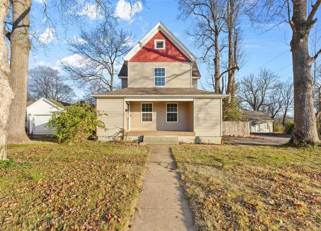 Property at 221 Patterson St, Farmington, MO 63640, 3 beds, 2 baths