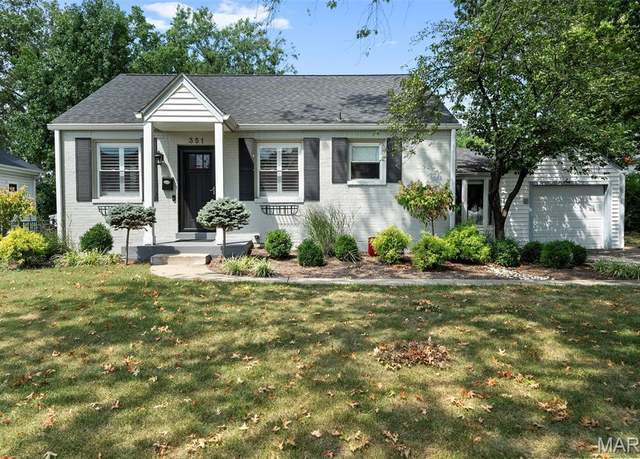 Property at 351 Par Ln, Kirkwood, MO 63122, 2 beds, 2 baths