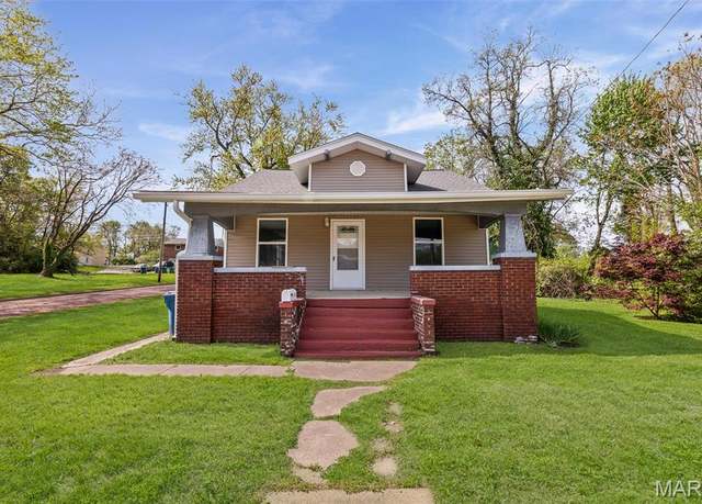 Property at 1129 E 7th St, Alton, IL 62002, 2 beds, 1 bath
