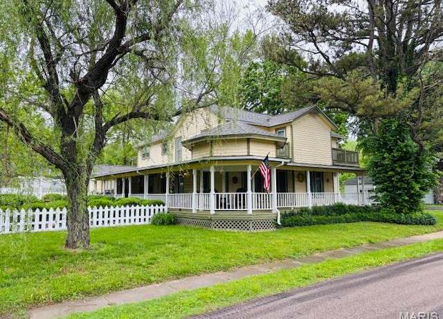 Property at 305 Frisco St, Steelville, MO 65565, 5 beds, 5 baths