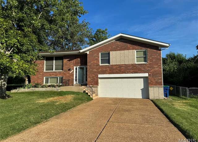 Property at 9633 Carrimae Ct, Crestwood, MO 63126, 3 beds, 2.5 baths