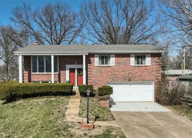 Property at 5831 Five Oaks Pkwy, St Louis, MO 63128, 3 beds, 1.5 baths