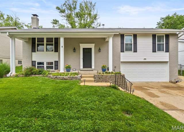 Property at 1064 Pinrun Dr, Ballwin, MO 63011, 3 beds, 2.5 baths