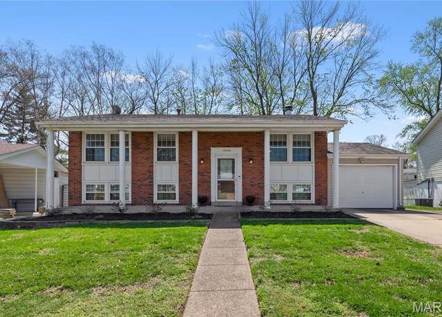 Property at 12480 Glengate Dr, Maryland Heights, MO 63043, 4 beds, 2 baths