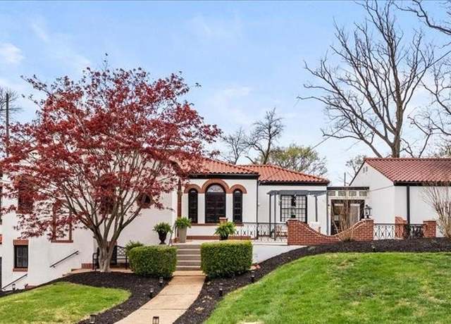 Property at 1 Grantview Ln, Grantwood Village, MO 63123, 4 beds, 3.5 baths