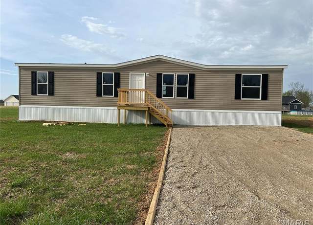 Property at 19872 Divine Rd, Lebanon, MO 65536, 4 beds, 2 baths