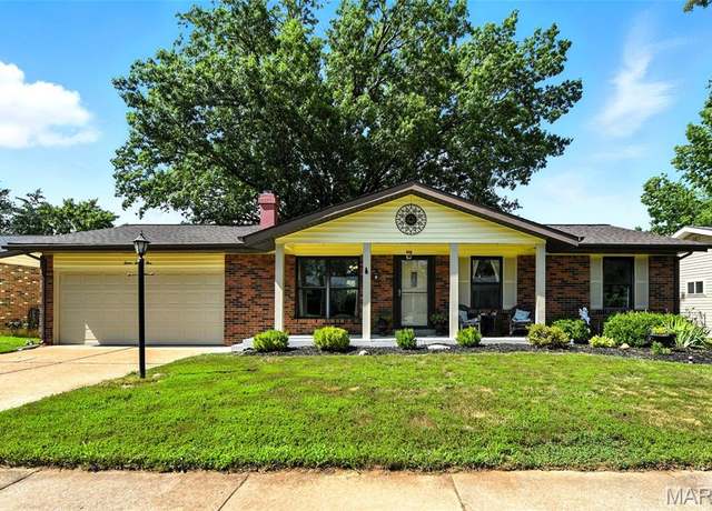 Property at 1223 Derbyshire Dr, Ballwin, MO 63021, 3 beds, 2.5 baths