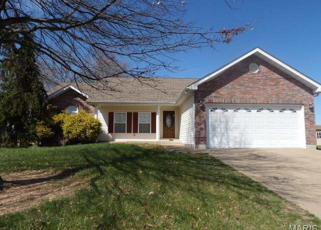 Property at 601 John David Dr, Farmington, MO 63640, 3 beds, 2 baths
