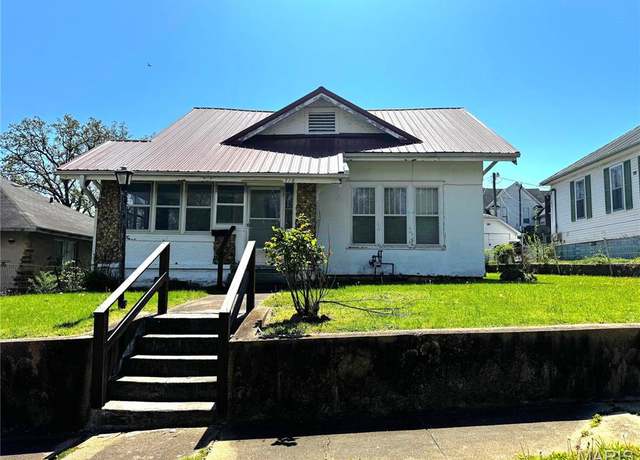 Property at 716 Cedar St, Poplar Bluff, MO 63901, 3 beds, 1.5 baths