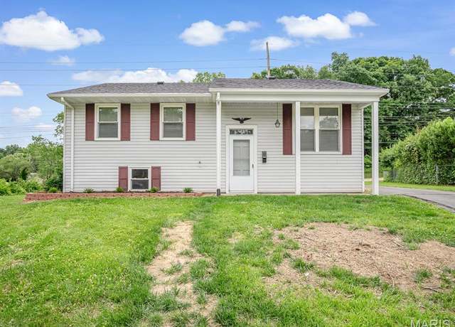 Property at 6 Marian Ct, Belleville, IL 62226, 4 beds, 1.5 baths