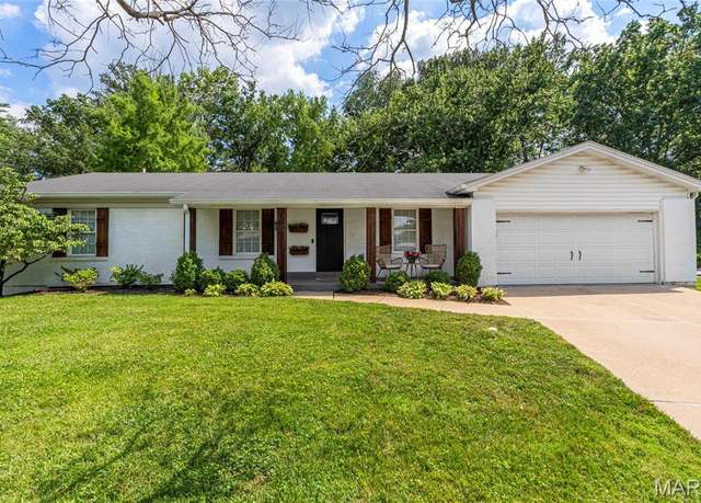 Property at 1014 Bedford Ln, Ballwin, MO 63011, 4 beds, 3 baths