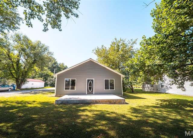 Property at 230 E Highway 32, Licking, MO 65542, 4 beds, 2 baths