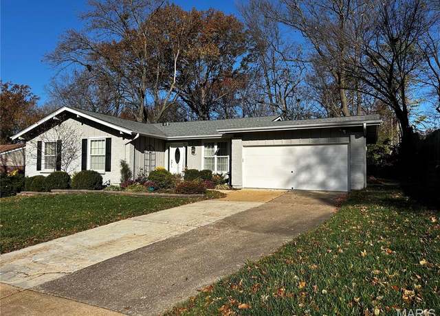 Property at 207 Morewood Dr, Manchester, MO 63011, 3 beds, 2 baths
