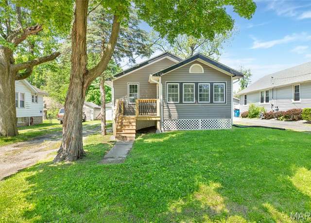 Property at 210 Wisconsin Ave, Alton, IL 62002, 2 beds, 2 baths