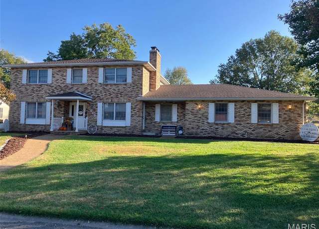 Property at 660 W 3rd, Trenton, IL 62293, 4 beds, 4 baths
