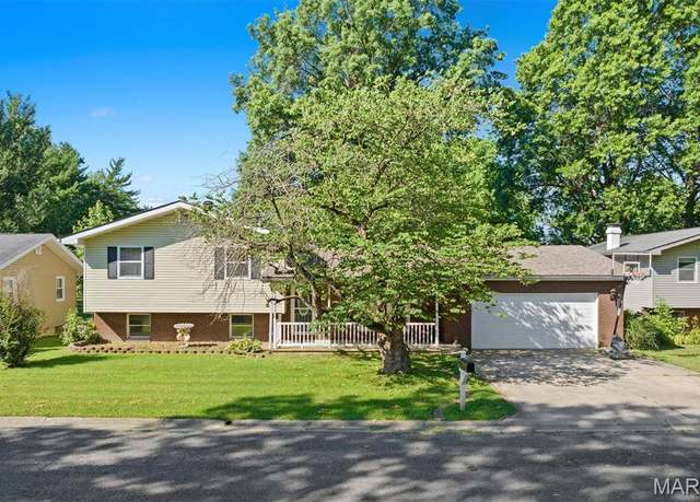 Property at 65 Trout Dr, Highland, IL 62249, 4 beds, 3 baths