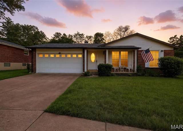 Property at 5621 Chalet Manor Ct, St Louis, MO 63129, 3 beds, 2 baths
