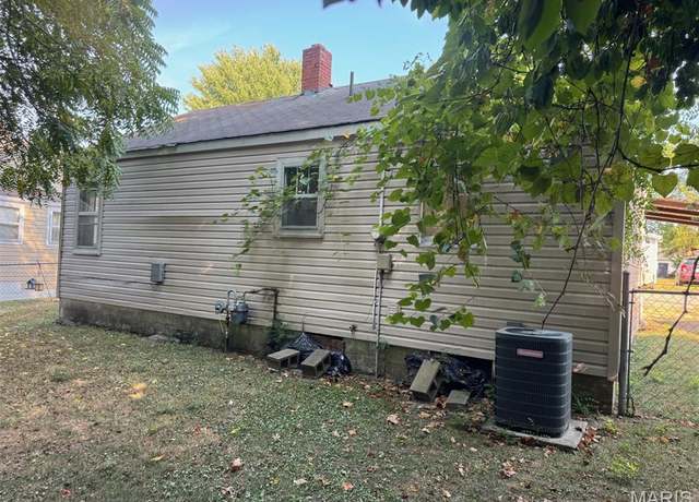 Property at 4 Hickory Ln, Lebanon, MO 65536, 1 bed, 1 bath