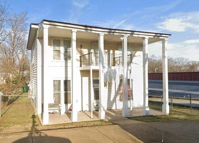 Property at 305 E Main St, Willow Springs, MO 65793, 4 beds, 3 baths