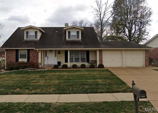 Property at 2838 Amberglow Dr, St Louis, MO 63129, 4 beds, 2.5 baths