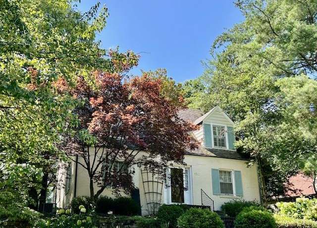 Property at 150 W Glenwood Ln, Kirkwood, MO 63122, 2 beds, 2 baths