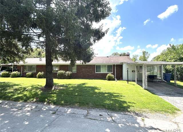 Property at 8916 Tanglewood Cir, Belleville, IL 62223, 8 beds, 4 baths
