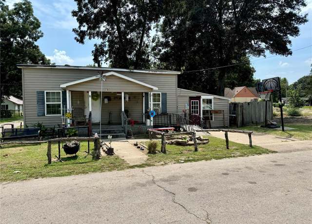 Property at 105 West Fifth, Kennett, MO 63857, 2 beds, 1 bath
