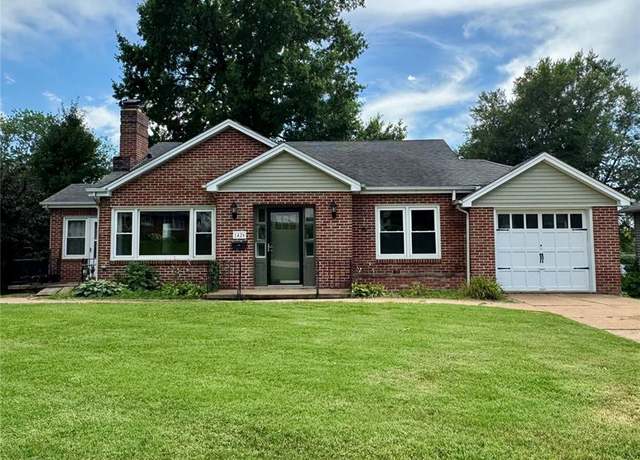 Property at 1426 E 3rd St, Washington, MO 63090, 3 beds, 2 baths