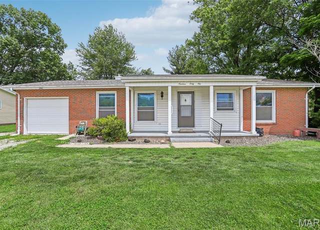 Property at 1961 E Union Ave, Litchfield, IL 62056, 3 beds, 1.5 baths