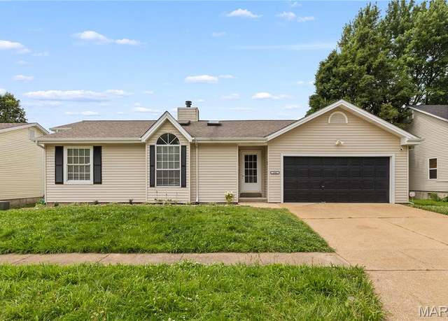Property at 1892 Kingsford Dr, Florissant, MO 63031, 3 beds, 2 baths