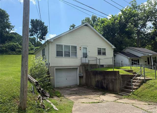 Property at 418 Monroe St, Pacific, MO 63069, 2 beds, 1 bath