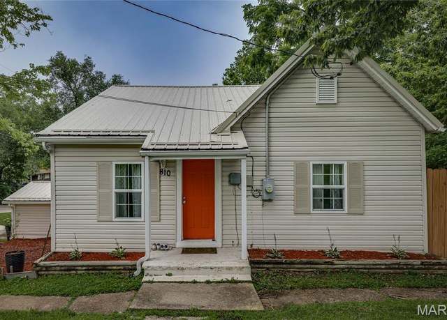 Property at 810 Monroe St, Park Hills, MO 63601, 2 beds, 1 bath