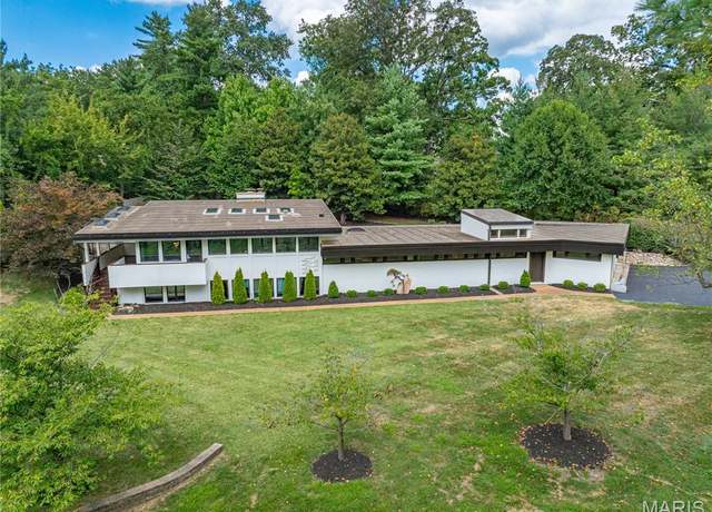 Property at 7 Balcon Est, Creve Coeur, MO 63141, 4 beds, 2.5 baths
