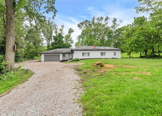 Property at 2911 W Delmar Ave, Godfrey, IL 62035, 3 beds, 1.5 baths