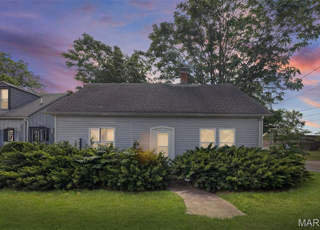 Property at 1000 Scheel St, Belleville, IL 62221, 3 beds, 1 bath