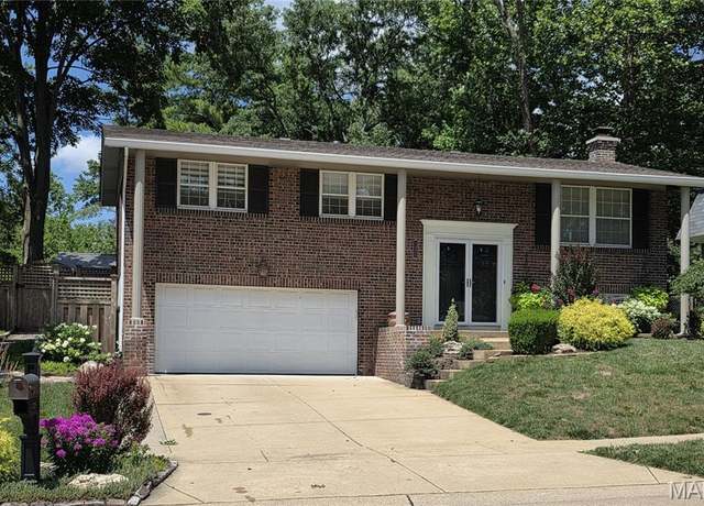 Property at 1225 Wissmann Dr, Ballwin, MO 63011, 3 beds, 2 baths