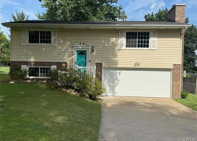 Property at 1922 Grandview Dr, Cape Girardeau, MO 63701, 3 beds, 2 baths