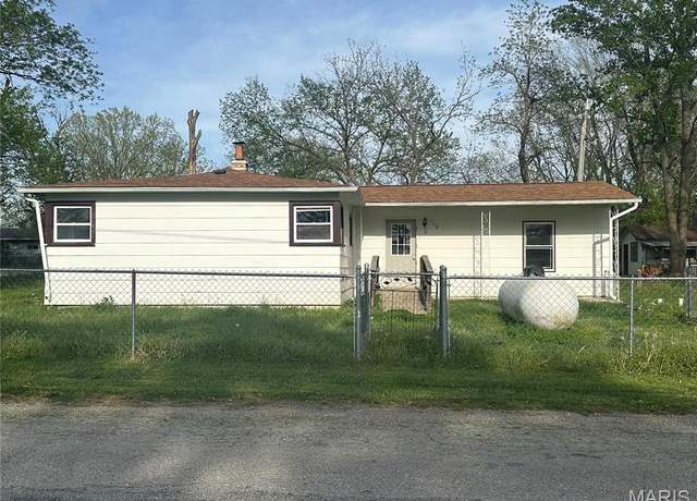 Property at 108 Kirk St, Licking, MO 65542, 1 bath