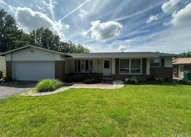 Property at 11939 Lakecrest Ln, St Louis, MO 63138, 3 beds, 2 baths